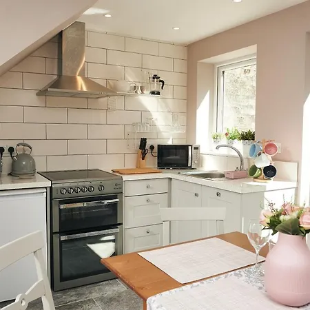 Chapel View- Beautiful Central Cottage With Nearby Restaurants & Castle Walk Laugharne Exterior photo