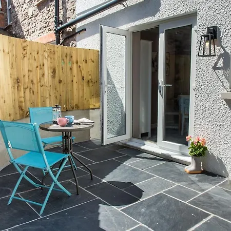 Chapel View- Beautiful Central Cottage With Nearby Restaurants & Castle Walk Laugharne Exterior photo