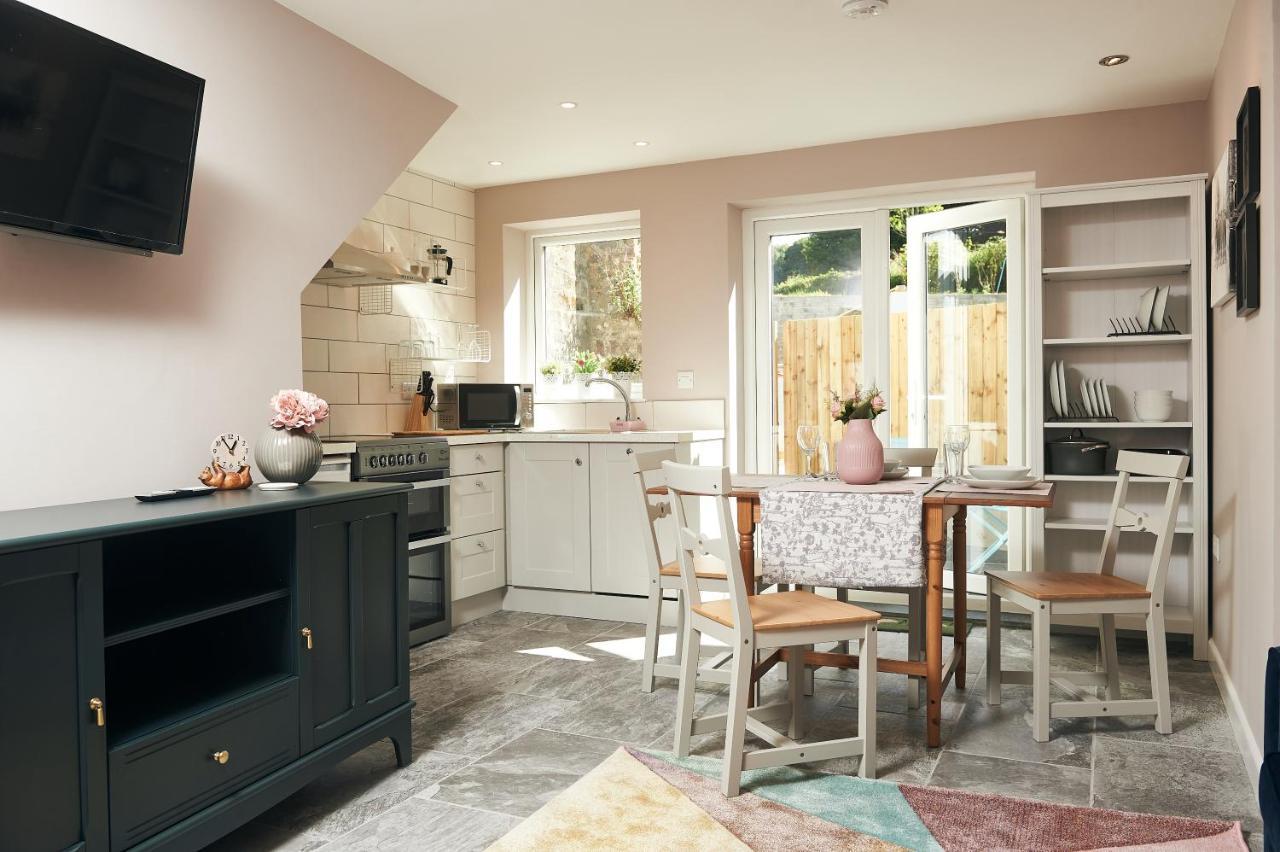 Chapel View- Beautiful With Nearby Restaurants & Castle Walk Laugharne